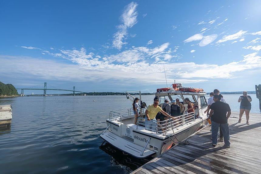 Students boarding the InVinceble Spirit research vessel. 